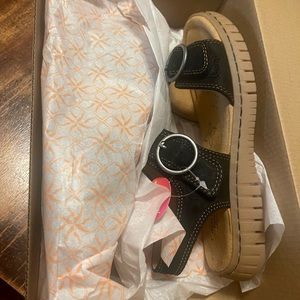 Brand new summer sandals size 7,5 Comfortiva from Nordstrom rack black